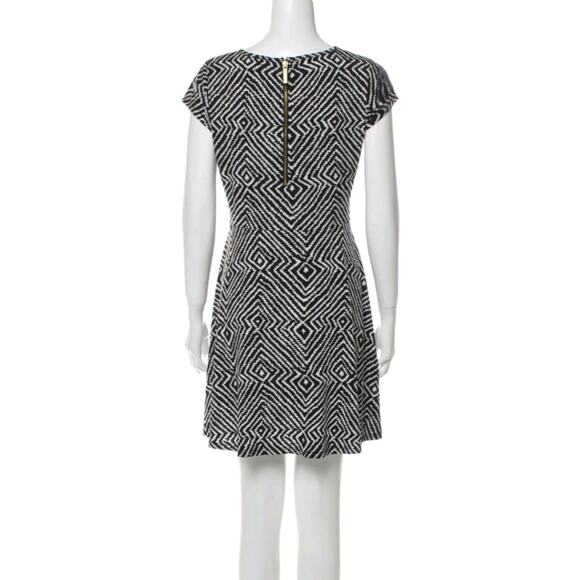 Michael Kors graphic black and white print mini dress size medium - Picture 2 of 9